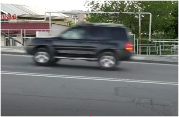 «Մայր ու որդի մայթեզրին կանգնած, սպասում էին փողոցն անցնեին, խեղճերին խփեցին, կես մարդ սարքեցին». հարևանուհի (տեսանյութ)